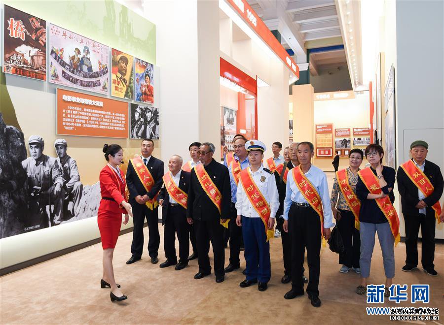 （社会）（1）英雄模范和先进典型受邀参观庆祝新中国成立70周年大型成就展