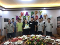 集体生日暖人心