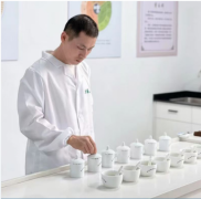 霞浦县天然峰茶业有限公司负责人、党支部书记刘开云