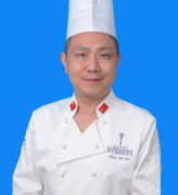 中式烹调师、省级技能大师工作室领办人赵师飞