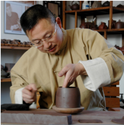 宜兴市荆溪紫砂艺术院院长、葛盛陶庄创始人、著名紫砂工艺师葛韬